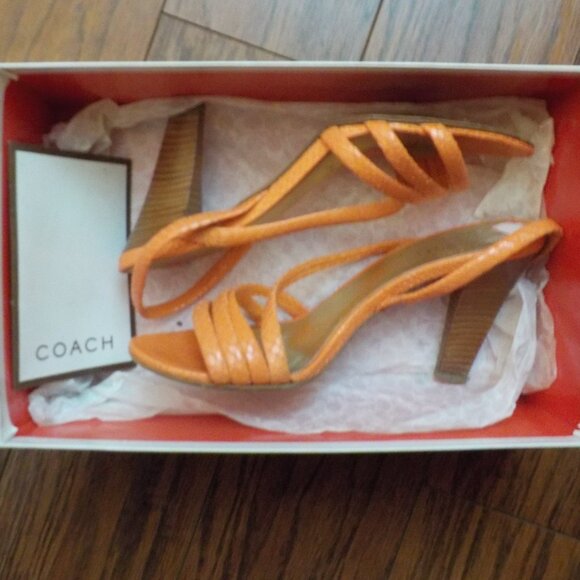 Like New Coach Sandals in Tangerine printed Python Leather SZ 8B - Picture 3 of 13